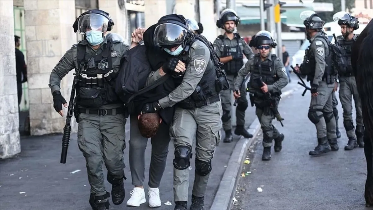Katil İsrail askerleri Batı Şeria’da 4 Filistinliyi yaraladı