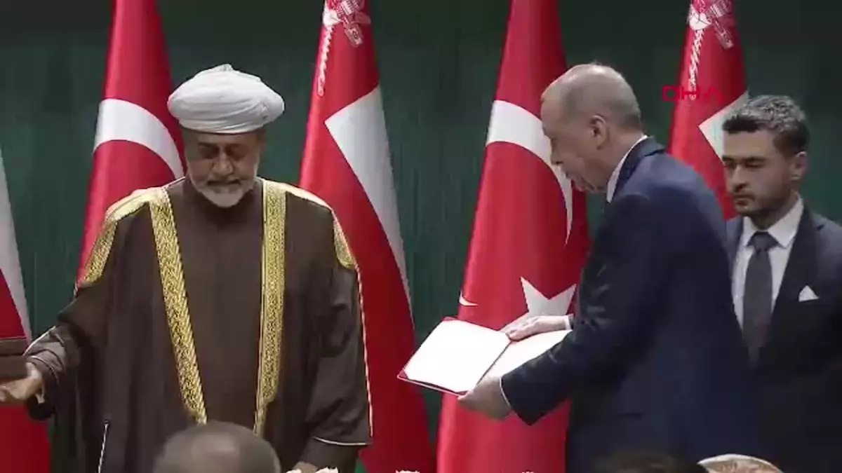 ANKARA Cumhurbaşkanı Erdoğan, Umman Sultanı Heysem bin Tarık bin Teymur El Said ile Cumhurbaşkanlığı Külliyesi’nde ortak basın toplantısı’nda konuştu