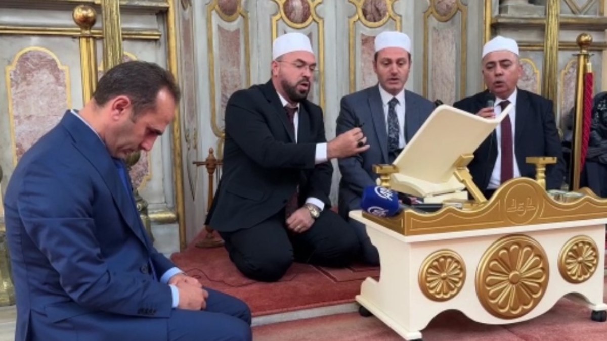 Dolmabahçe’de Atatürk, silah arkadaşları ve şehitler için mevlit programı