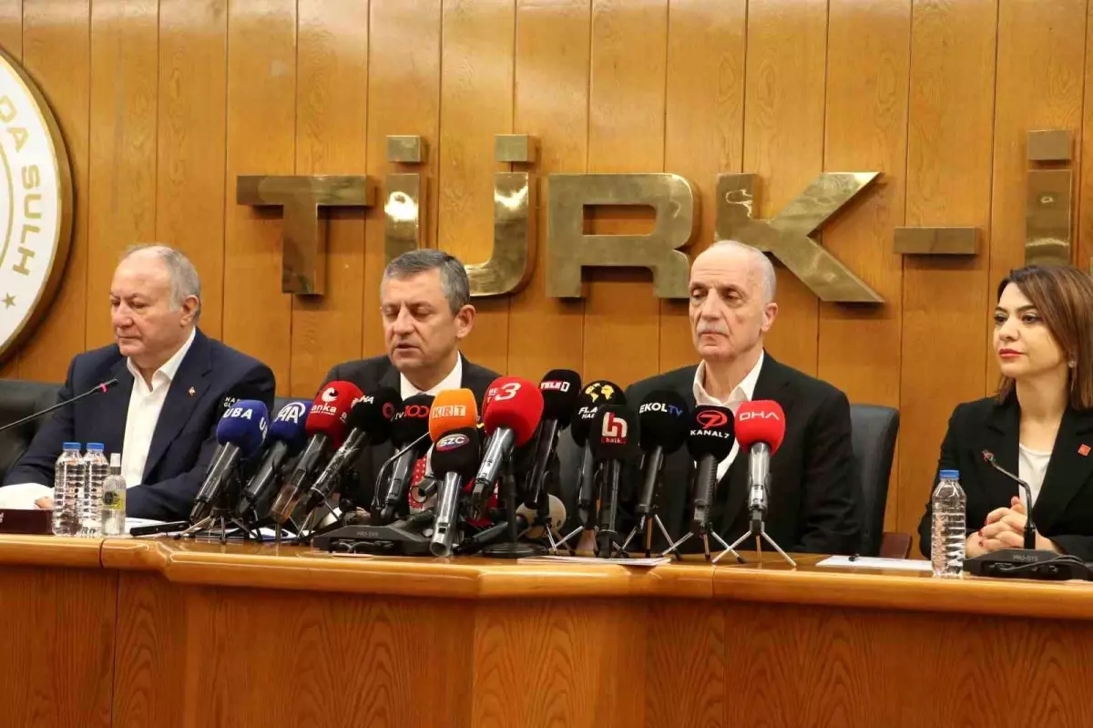 Özgür Özel’den TÜRK-İŞ Ziyareti