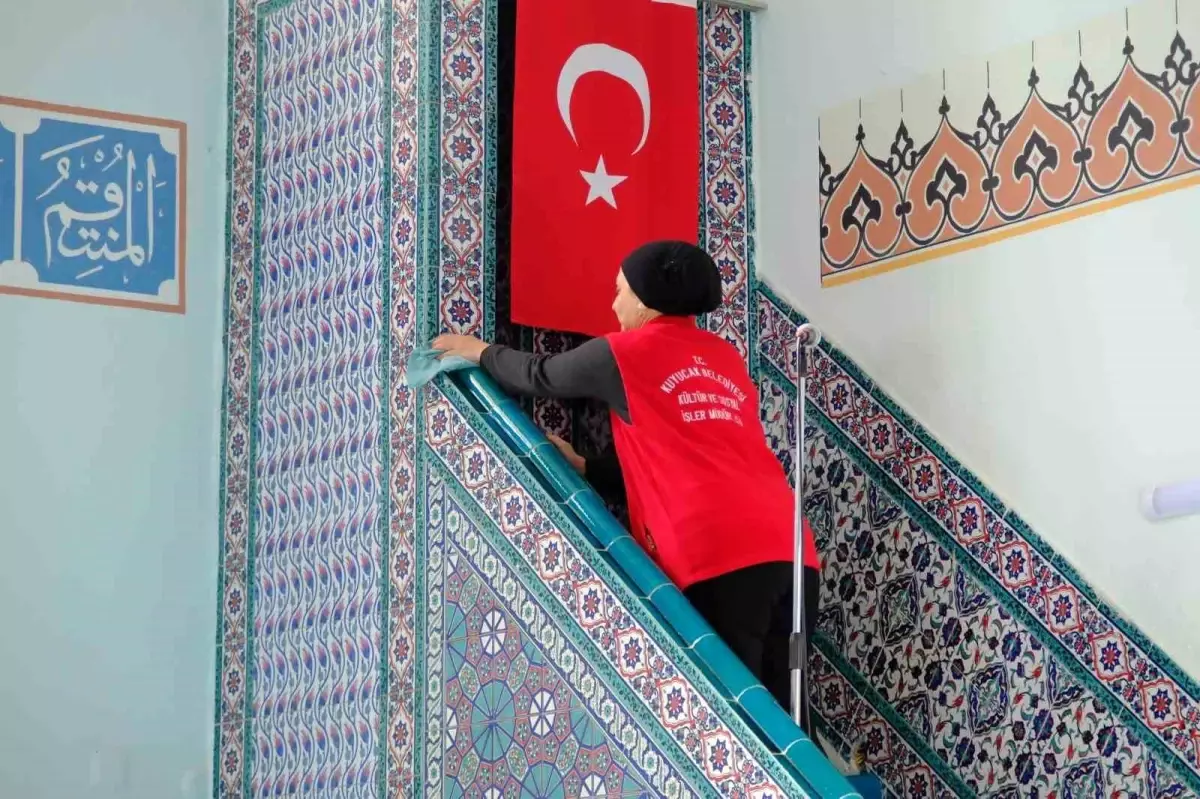 Kuyucak Belediyesi’nden Ramazan Öncesi Camii Temizlik Çalışmaları