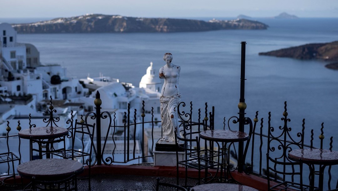 Santorini’de korkutan bekleyiş: “Adayı sarsan depremler haftalarca sürebilir”