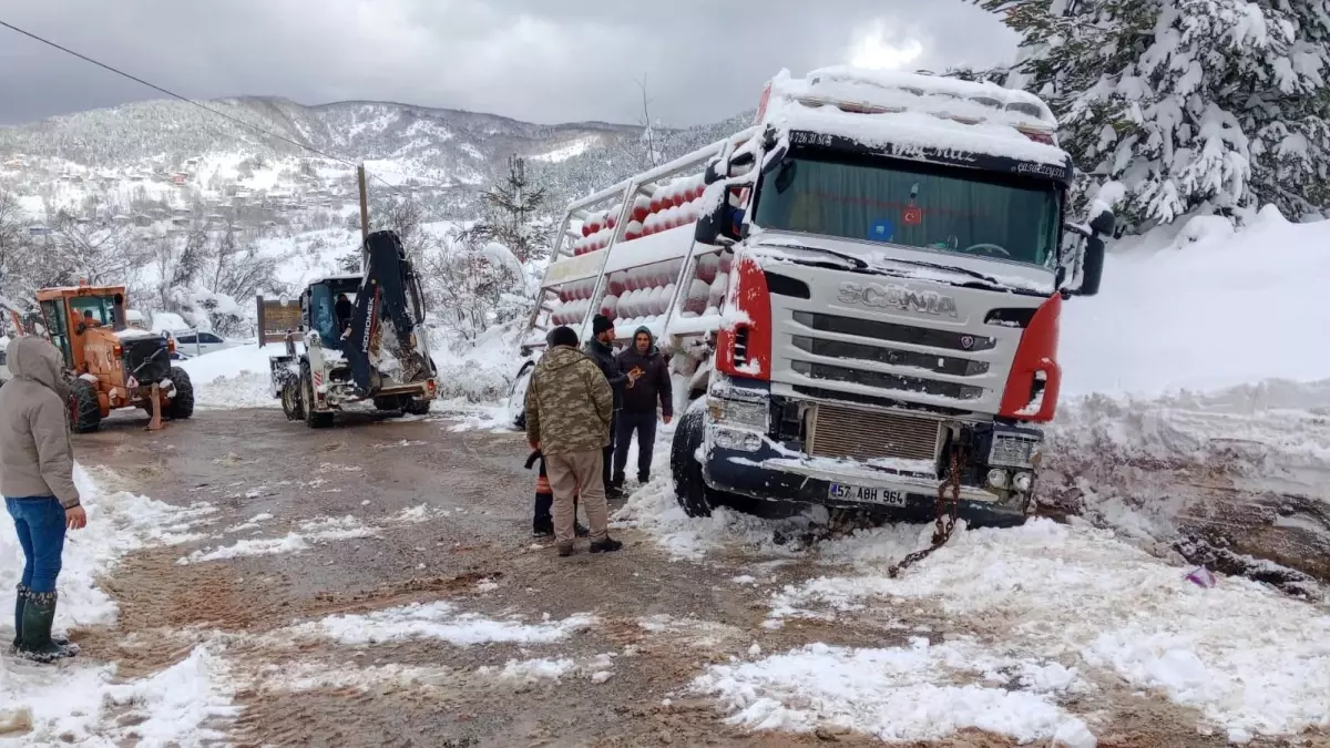 Sinop’ta Tır Kazası: Yol 1 Saat Kapalı Kaldı
