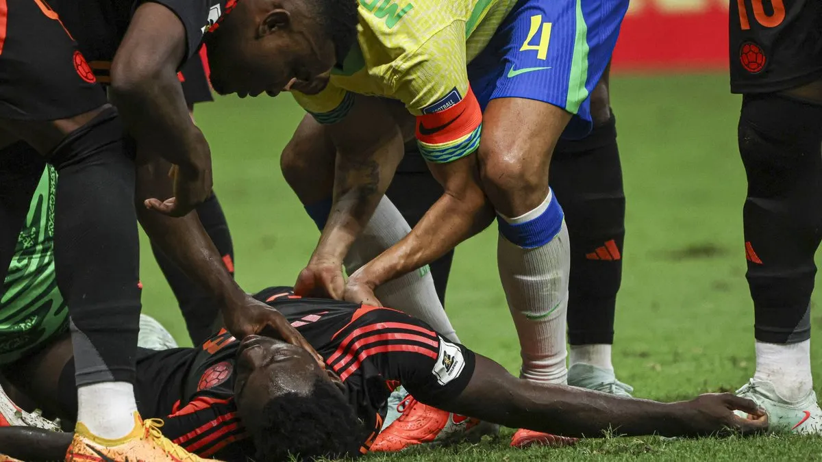 Son dakika haberi: Davinson Sanchez’den korkutan anlar! Brezilya-Kolombiya maçında iki yıldız isim yere yığıldı…