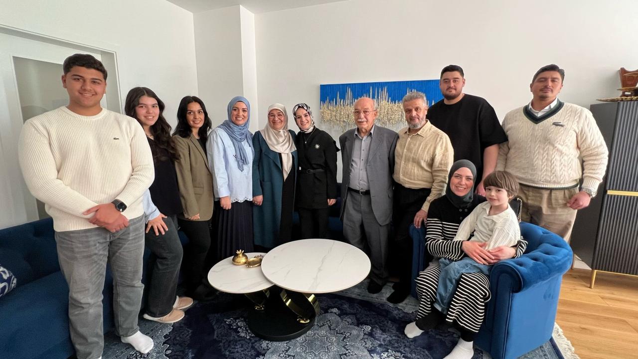 Bakan Göktaş’tan Berlin’deki ilk kuşak Türk ailelerine ziyaret