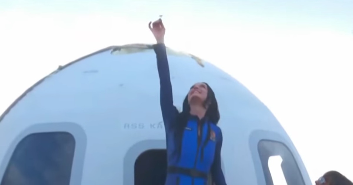 Uzay dönüşü yeri öpen Katy Perry: Bu yolculuk hakkında yüzde yüz şarkı yazacağım